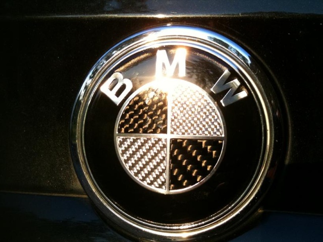 Changement d'insigne BMW sur capot 